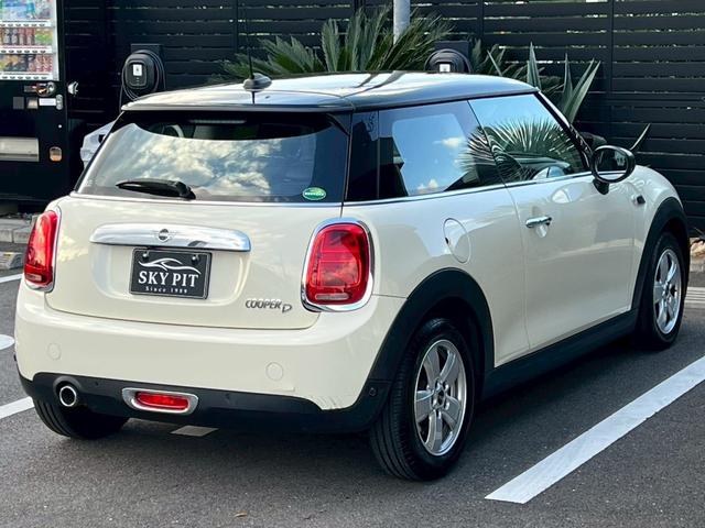 MINI クーパーD 液晶メーター:アクティブクルーズ:ヘッドアップディスプレイ:スマートキー:LEDフォグ:純正ナビ:Bluetooth:Pスタート:ユニオンジャックテールライト:ディーラー記録簿(3枚目)