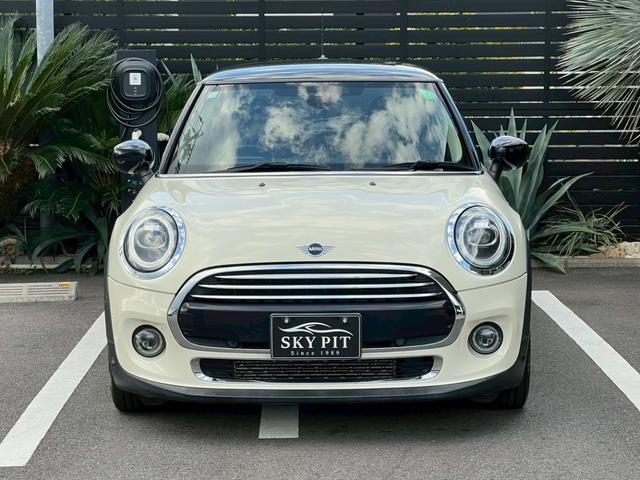 MINI クーパーD 液晶メーター:アクティブクルーズ:ヘッドアップディスプレイ:スマートキー:LEDフォグ:純正ナビ:Bluetooth:Pスタート:ユニオンジャックテールライト:ディーラー記録簿(4枚目)