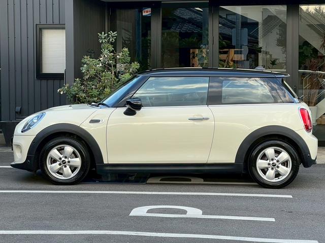 MINI クーパーD 液晶メーター:アクティブクルーズ:ヘッドアップディスプレイ:スマートキー:LEDフォグ:純正ナビ:Bluetooth:Pスタート:ユニオンジャックテールライト:ディーラー記録簿(7枚目)