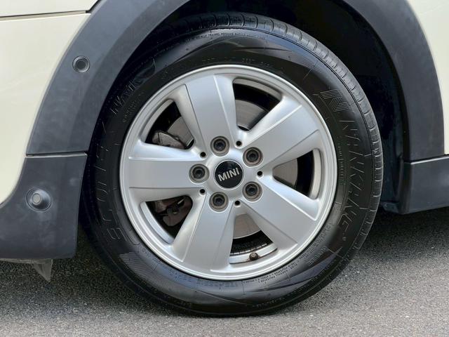 MINI クーパーD 液晶メーター:アクティブクルーズ:ヘッドアップディスプレイ:スマートキー:LEDフォグ:純正ナビ:Bluetooth:Pスタート:ユニオンジャックテールライト:ディーラー記録簿(11枚目)