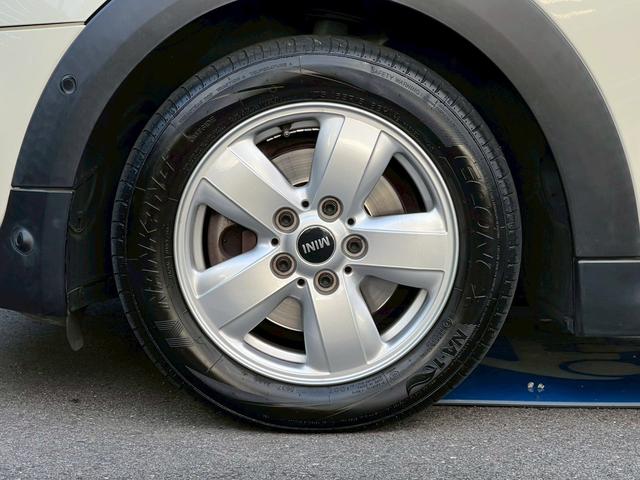 MINI クーパーD 液晶メーター:アクティブクルーズ:ヘッドアップディスプレイ:スマートキー:LEDフォグ:純正ナビ:Bluetooth:Pスタート:ユニオンジャックテールライト:ディーラー記録簿(12枚目)