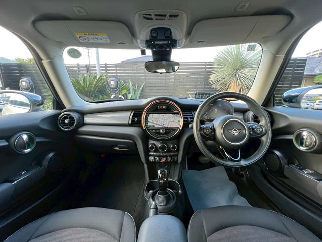 MINI クーパーD 液晶メーター:アクティブクルーズ:ヘッドアップディスプレイ:スマートキー:LEDフォグ:純正ナビ:Bluetooth:Pスタート:ユニオンジャックテールライト:ディーラー記録簿(30枚目)