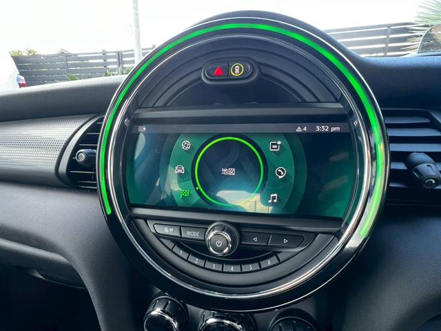 MINI クーパーD 液晶メーター:アクティブクルーズ:ヘッドアップディスプレイ:スマートキー:LEDフォグ:純正ナビ:Bluetooth:Pスタート:ユニオンジャックテールライト:ディーラー記録簿(34枚目)