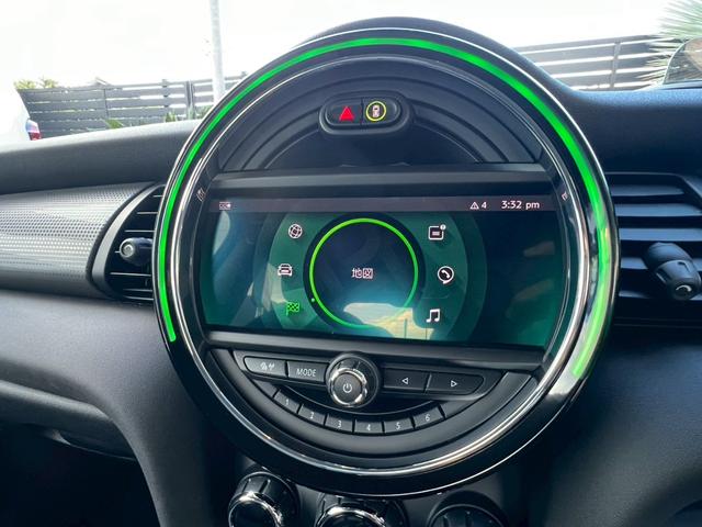 MINI クーパーD 液晶メーター:アクティブクルーズ:ヘッドアップディスプレイ:スマートキー:LEDフォグ:純正ナビ:Bluetooth:Pスタート:ユニオンジャックテールライト:ディーラー記録簿(36枚目)