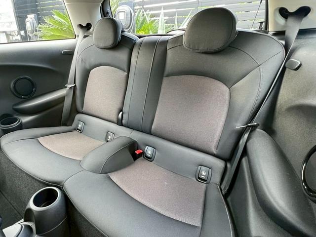 MINI クーパーD 液晶メーター:アクティブクルーズ:ヘッドアップディスプレイ:スマートキー:LEDフォグ:純正ナビ:Bluetooth:Pスタート:ユニオンジャックテールライト:ディーラー記録簿(44枚目)