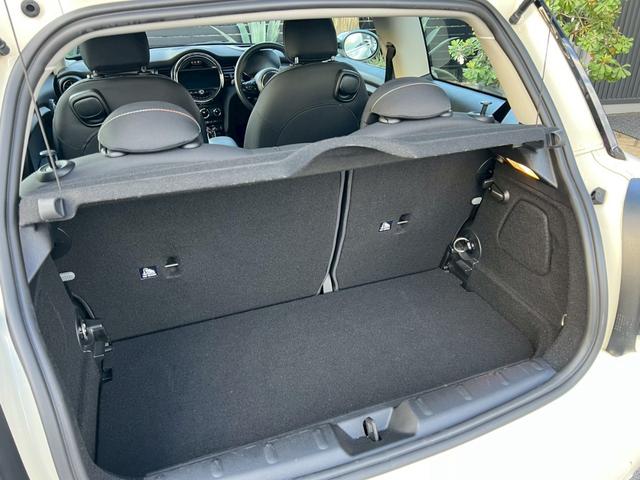 MINI クーパーD 液晶メーター:アクティブクルーズ:ヘッドアップディスプレイ:スマートキー:LEDフォグ:純正ナビ:Bluetooth:Pスタート:ユニオンジャックテールライト:ディーラー記録簿(49枚目)