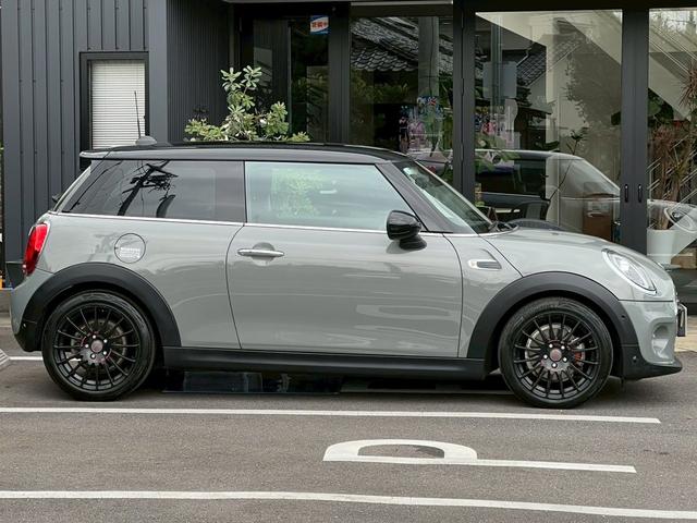 MINI クーパー オーディオカスタム:LEDヘッドライト:LCIモデル:OZ17インチAW:純正ナビ:ドライビングアシスト:ETC:Bカメラ:前後ソナー:スマートキー(5枚目)