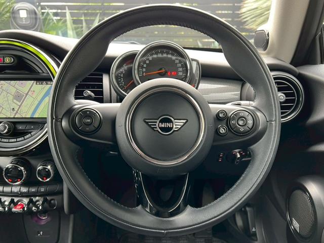 MINI クーパー オーディオカスタム:LEDヘッドライト:LCIモデル:OZ17インチAW:純正ナビ:ドライビングアシスト:ETC:Bカメラ:前後ソナー:スマートキー(22枚目)