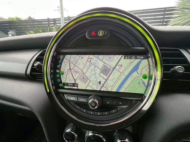 MINI クーパー オーディオカスタム:LEDヘッドライト:LCIモデル:OZ17インチAW:純正ナビ:ドライビングアシスト:ETC:Bカメラ:前後ソナー:スマートキー(26枚目)