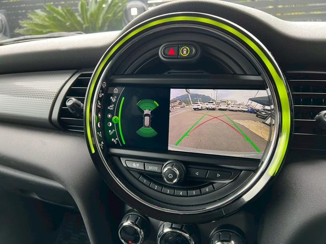 MINI クーパー オーディオカスタム:LEDヘッドライト:LCIモデル:OZ17インチAW:純正ナビ:ドライビングアシスト:ETC:Bカメラ:前後ソナー:スマートキー(30枚目)