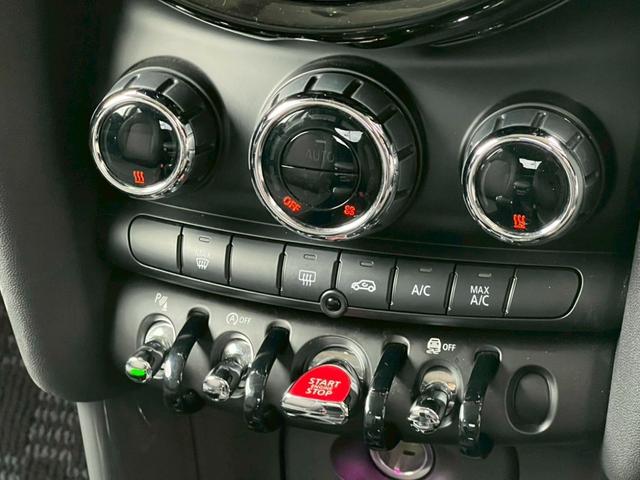 MINI クーパー オーディオカスタム:LEDヘッドライト:LCIモデル:OZ17インチAW:純正ナビ:ドライビングアシスト:ETC:Bカメラ:前後ソナー:スマートキー(31枚目)