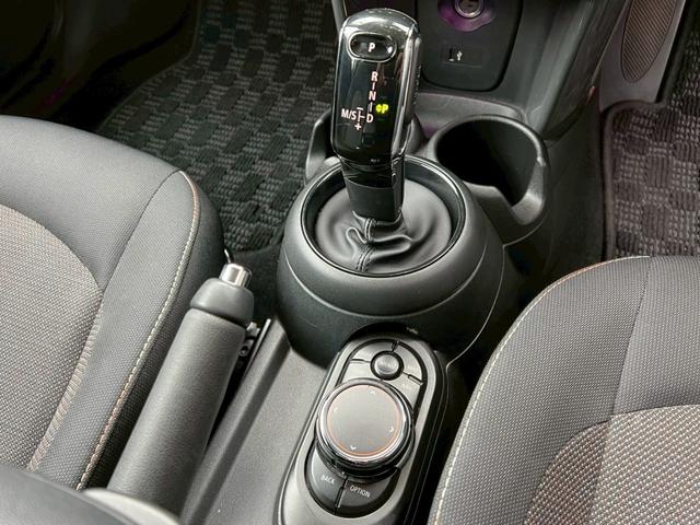 MINI クーパー オーディオカスタム:LEDヘッドライト:LCIモデル:OZ17インチAW:純正ナビ:ドライビングアシスト:ETC:Bカメラ:前後ソナー:スマートキー(32枚目)