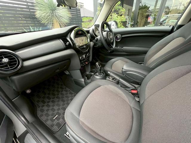 MINI クーパー オーディオカスタム:LEDヘッドライト:LCIモデル:OZ17インチAW:純正ナビ:ドライビングアシスト:ETC:Bカメラ:前後ソナー:スマートキー(38枚目)