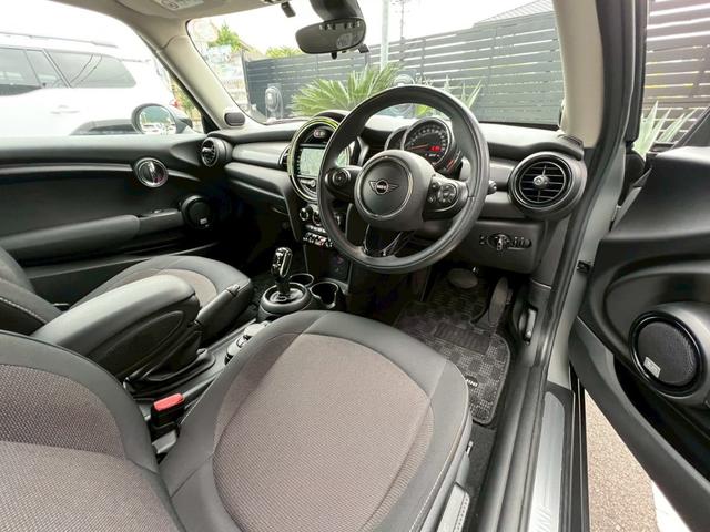 MINI クーパー オーディオカスタム:LEDヘッドライト:LCIモデル:OZ17インチAW:純正ナビ:ドライビングアシスト:ETC:Bカメラ:前後ソナー:スマートキー(39枚目)