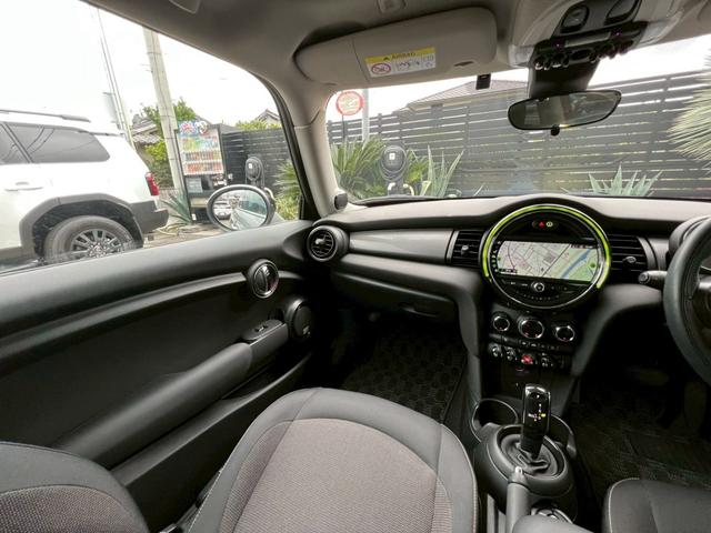 MINI クーパー オーディオカスタム:LEDヘッドライト:LCIモデル:OZ17インチAW:純正ナビ:ドライビングアシスト:ETC:Bカメラ:前後ソナー:スマートキー(41枚目)