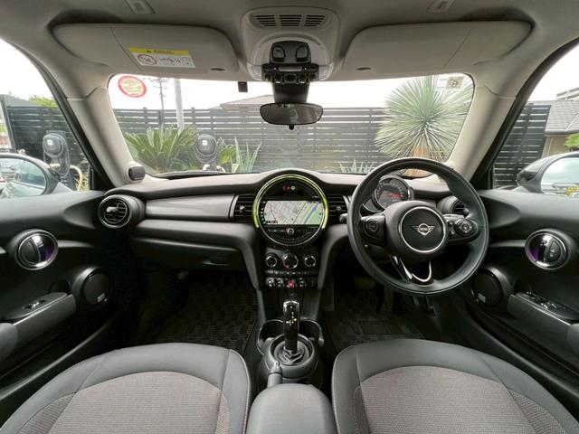 MINI クーパー オーディオカスタム:LEDヘッドライト:LCIモデル:OZ17インチAW:純正ナビ:ドライビングアシスト:ETC:Bカメラ:前後ソナー:スマートキー(42枚目)