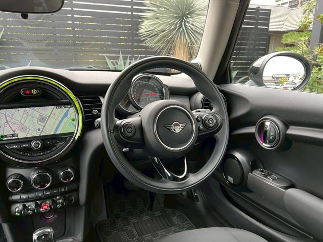 MINI クーパー オーディオカスタム:LEDヘッドライト:LCIモデル:OZ17インチAW:純正ナビ:ドライビングアシスト:ETC:Bカメラ:前後ソナー:スマートキー(44枚目)