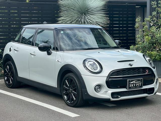 MINI クーパーS 5ドア DCT 2020モデル:インテリアサーフェス:スマートキー:LEDヘッドライト・フォグ:純正ナビ:Bカメラ:前後ソナー:ドラレコ:アクティブクルーズ:Dアシスト:7速DCT電子シフト:ドライブモードセレクト(9枚目)