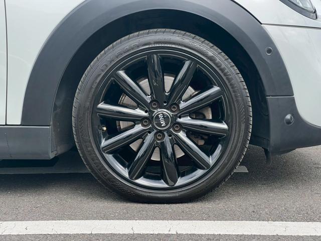 MINI クーパーS 5ドア DCT 2020モデル:インテリアサーフェス:スマートキー:LEDヘッドライト・フォグ:純正ナビ:Bカメラ:前後ソナー:ドラレコ:アクティブクルーズ:Dアシスト:7速DCT電子シフト:ドライブモードセレクト(19枚目)