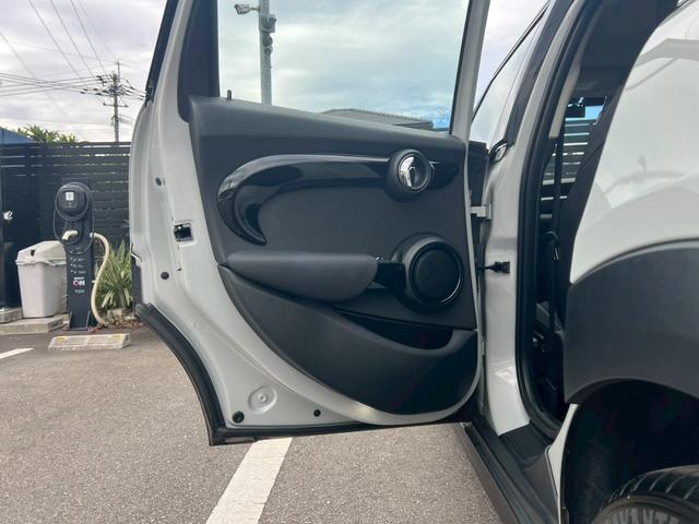 MINI クーパーS 5ドア DCT 2020モデル:インテリアサーフェス:スマートキー:LEDヘッドライト・フォグ:純正ナビ:Bカメラ:前後ソナー:ドラレコ:アクティブクルーズ:Dアシスト:7速DCT電子シフト:ドライブモードセレクト(44枚目)