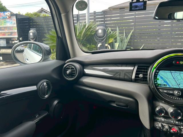 MINI クーパーS 5ドア DCT 2020モデル:インテリアサーフェス:スマートキー:LEDヘッドライト・フォグ:純正ナビ:Bカメラ:前後ソナー:ドラレコ:アクティブクルーズ:Dアシスト:7速DCT電子シフト:ドライブモードセレクト(47枚目)