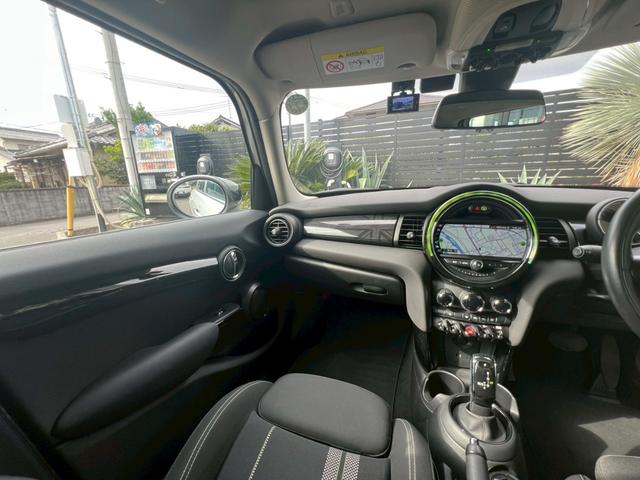 MINI クーパーS 5ドア DCT 2020モデル:インテリアサーフェス:スマートキー:LEDヘッドライト・フォグ:純正ナビ:Bカメラ:前後ソナー:ドラレコ:アクティブクルーズ:Dアシスト:7速DCT電子シフト:ドライブモードセレクト(48枚目)