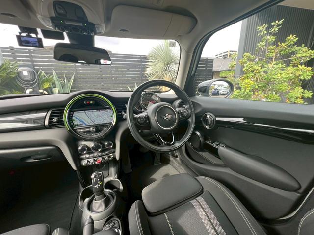 MINI クーパーS 5ドア DCT 2020モデル:インテリアサーフェス:スマートキー:LEDヘッドライト・フォグ:純正ナビ:Bカメラ:前後ソナー:ドラレコ:アクティブクルーズ:Dアシスト:7速DCT電子シフト:ドライブモードセレクト(50枚目)