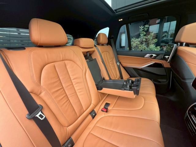 お車に関するご相談、ご質問等ございましたらお気軽に展示場にお越しくださいませ♪もちろんお電話でもご対応可能でございます！車両の詳細の画像、動画等も撮影を行いお送りさせていただくことも可能でございます！