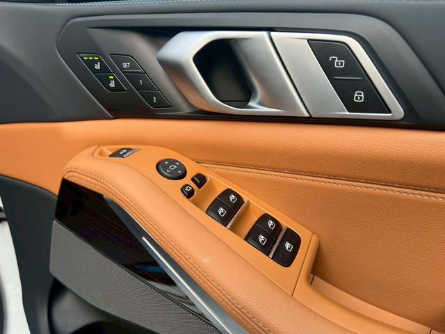 写真だけだと不安、お店まで遠い、営業マンと顔合わせしたい、お店に行く前に見てみたい！→ＬＩＶＥ商談で解決！スマホを通して実車をご覧頂きながら詳細のご説明が可能なサービスとなります！