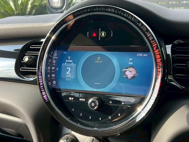 ＭＩＮＩ クーパー　マルチトーンルーフ：クラシックトリム：ボディーカラーナノクホワイト：シートヒーター：ハーフレザーシート：純正ナビ：クルコン：スマートキー×２：Ｂカメラ：前後ソナー：純正１６インチＡＷ：内蔵ルームミラー（36枚目）