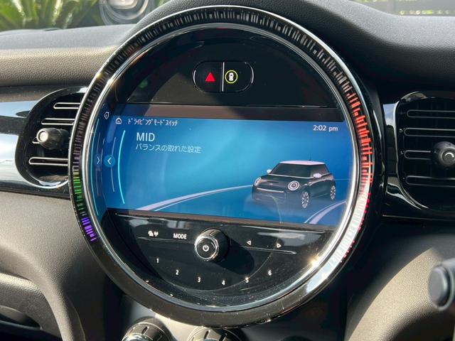 ＭＩＮＩ クーパー　マルチトーンルーフ：クラシックトリム：ボディーカラーナノクホワイト：シートヒーター：ハーフレザーシート：純正ナビ：クルコン：スマートキー×２：Ｂカメラ：前後ソナー：純正１６インチＡＷ：内蔵ルームミラー（37枚目）