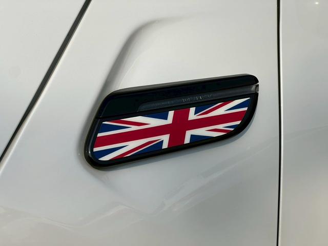 ＭＩＮＩ クーパー　マルチトーンルーフ：クラシックトリム：ボディーカラーナノクホワイト：シートヒーター：ハーフレザーシート：純正ナビ：クルコン：スマートキー×２：Ｂカメラ：前後ソナー：純正１６インチＡＷ：内蔵ルームミラー（49枚目）