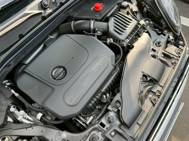 ＭＩＮＩ クーパー　マルチトーンルーフ：クラシックトリム：ボディーカラーナノクホワイト：シートヒーター：ハーフレザーシート：純正ナビ：クルコン：スマートキー×２：Ｂカメラ：前後ソナー：純正１６インチＡＷ：内蔵ルームミラー（50枚目）