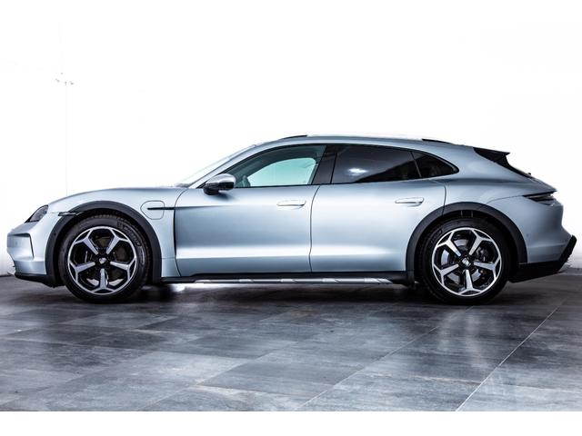 タイカンクロスツーリスモ タイカン 4クロスツーリスモ スポクロ リアアクスル パノラマルーフ BOSE ソフトクローズドア マトリクスLED オフロードデザイン20AW(8枚目)