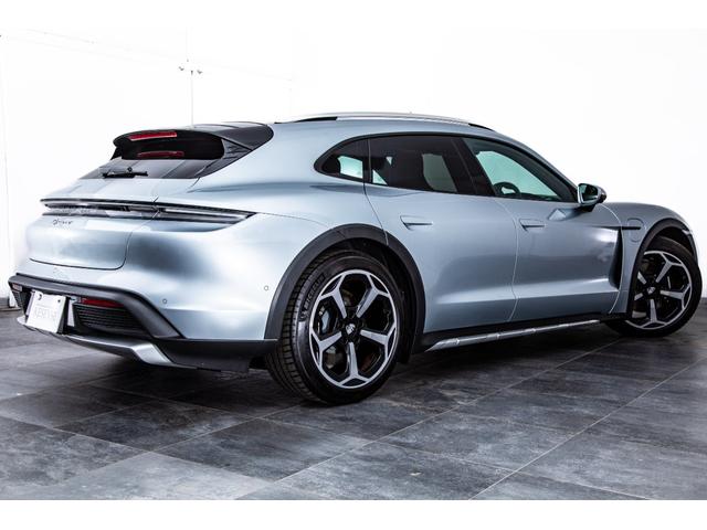 タイカンクロスツーリスモ タイカン 4クロスツーリスモ スポクロ リアアクスル パノラマルーフ BOSE ソフトクローズドア マトリクスLED オフロードデザイン20AW(12枚目)