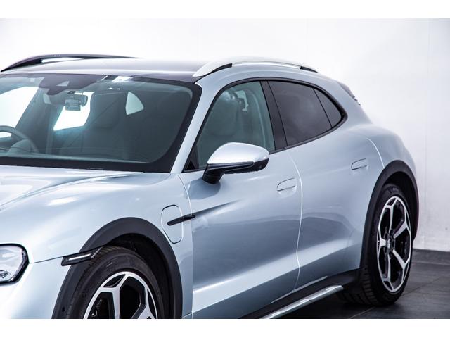 タイカンクロスツーリスモ タイカン 4クロスツーリスモ スポクロ リアアクスル パノラマルーフ BOSE ソフトクローズドア マトリクスLED オフロードデザイン20AW(17枚目)