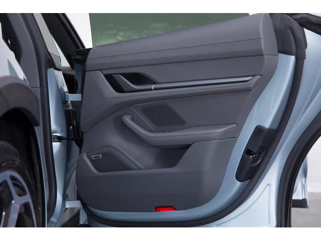 タイカンクロスツーリスモ タイカン 4クロスツーリスモ スポクロ リアアクスル パノラマルーフ BOSE ソフトクローズドア マトリクスLED オフロードデザイン20AW(68枚目)