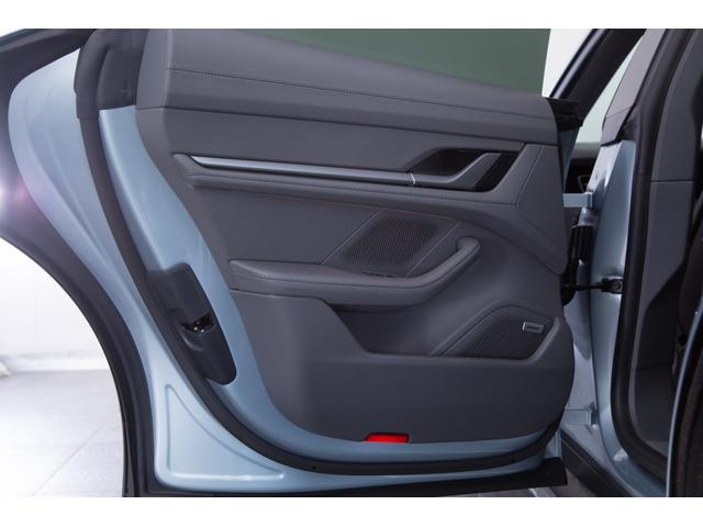 タイカンクロスツーリスモ タイカン 4クロスツーリスモ スポクロ リアアクスル パノラマルーフ BOSE ソフトクローズドア マトリクスLED オフロードデザイン20AW(70枚目)