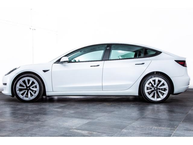 モデル3 ロングレンジ USBドライブ フルセルフD 純正ルーフシェード/トランクマット 19インチAW(8枚目)