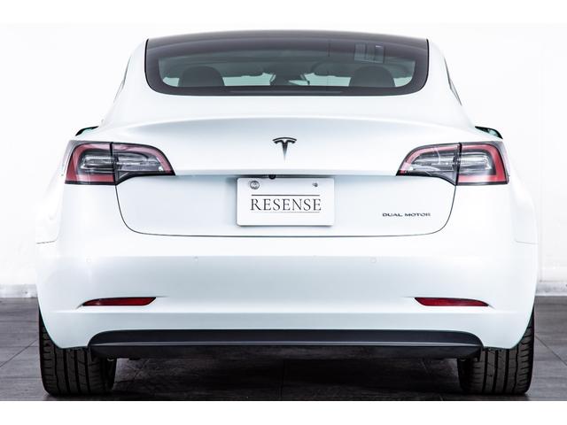 モデル3 ロングレンジ USBドライブ フルセルフD 純正ルーフシェード/トランクマット 19インチAW(11枚目)