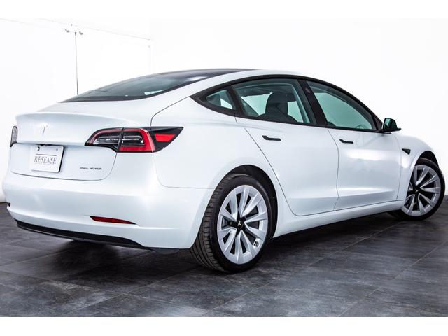 モデル3 ロングレンジ USBドライブ フルセルフD 純正ルーフシェード/トランクマット 19インチAW(12枚目)