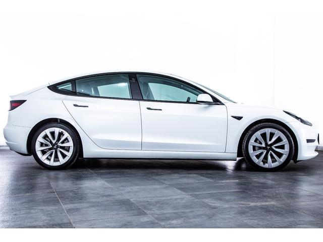 モデル3 ロングレンジ USBドライブ フルセルフD 純正ルーフシェード/トランクマット 19インチAW(13枚目)