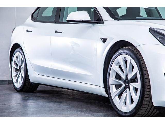 モデル3 ロングレンジ USBドライブ フルセルフD 純正ルーフシェード/トランクマット 19インチAW(23枚目)