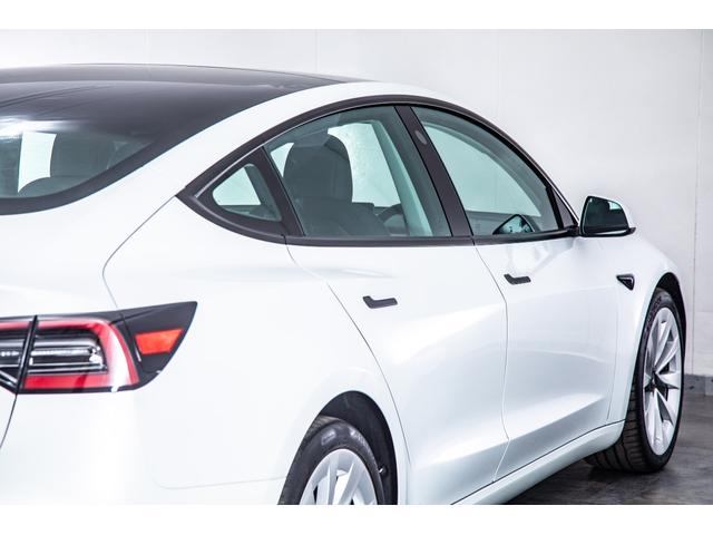 モデル3 ロングレンジ USBドライブ フルセルフD 純正ルーフシェード/トランクマット 19インチAW(27枚目)