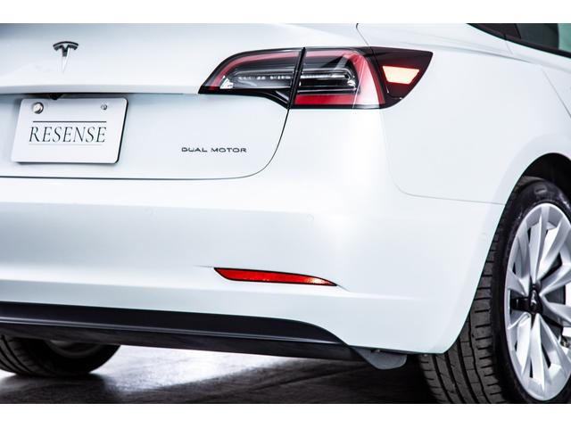 モデル3 ロングレンジ USBドライブ フルセルフD 純正ルーフシェード/トランクマット 19インチAW(28枚目)