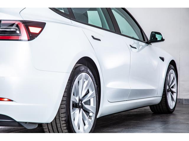 モデル3 ロングレンジ USBドライブ フルセルフD 純正ルーフシェード/トランクマット 19インチAW(29枚目)