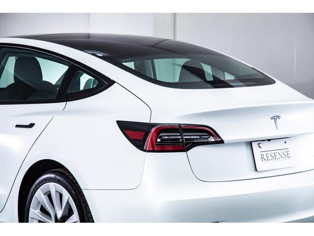 モデル3 ロングレンジ USBドライブ フルセルフD 純正ルーフシェード/トランクマット 19インチAW(30枚目)