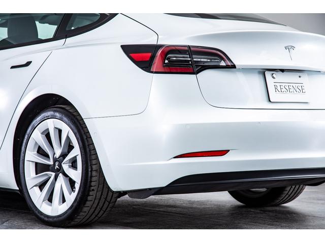 モデル3 ロングレンジ USBドライブ フルセルフD 純正ルーフシェード/トランクマット 19インチAW(32枚目)