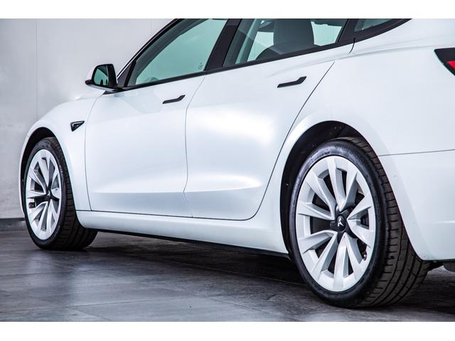 モデル3 ロングレンジ USBドライブ フルセルフD 純正ルーフシェード/トランクマット 19インチAW(33枚目)