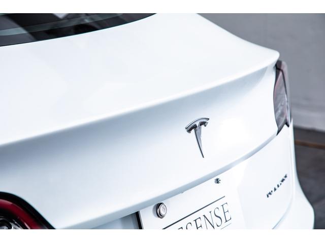 モデル3 ロングレンジ USBドライブ フルセルフD 純正ルーフシェード/トランクマット 19インチAW(34枚目)